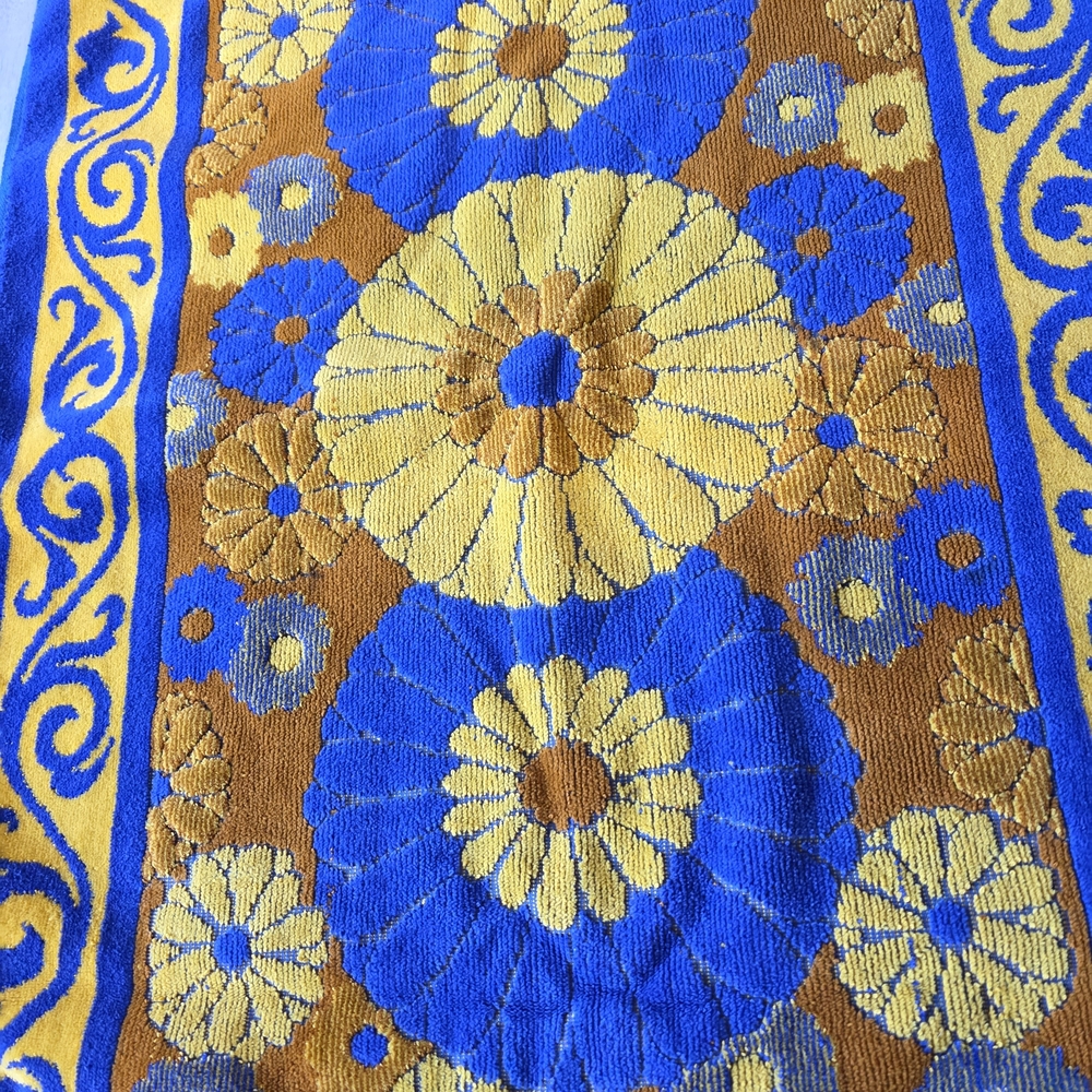 Fieldcrest Blue and Yellow Patterned Rug - Picture 2 of 7
